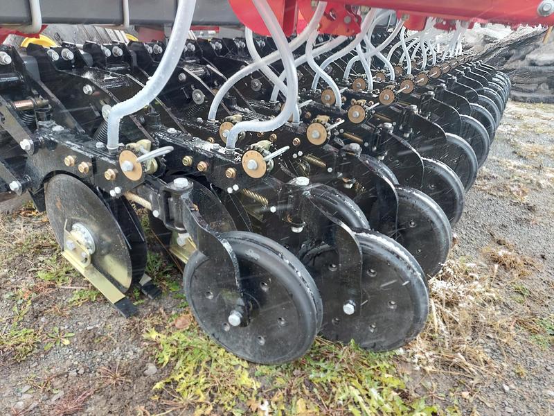 Planting & Seeding  Sunflower Grain Drill 9413-15 Photo